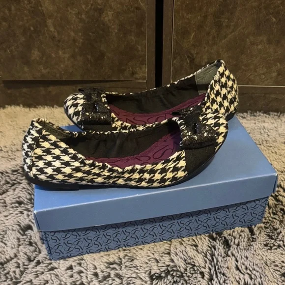 Simply Vera Vera Wang Black & White Houndstooth Ballet Flats with Bow - Picture 5 of 7